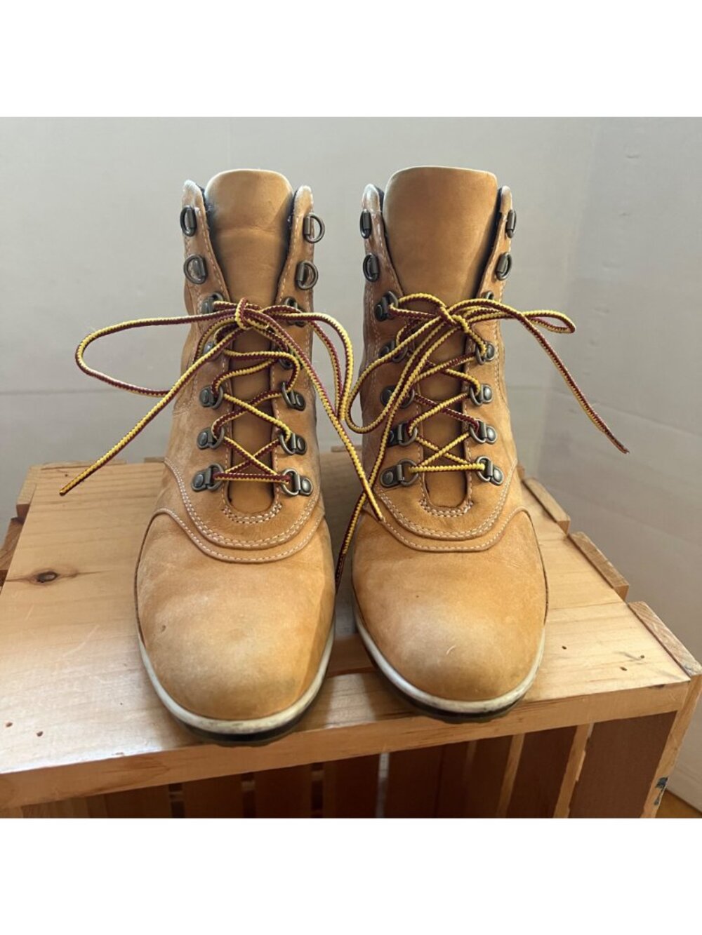 Timberland Size 8.5 M Tan Leather Lace-Up Wedge Heel Ankle Bootie Boots Shoes - Picture 3 of 16